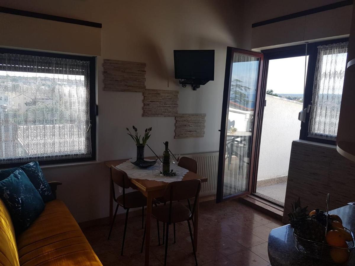 Apartments Marija Nada Malinska Ngoại thất bức ảnh