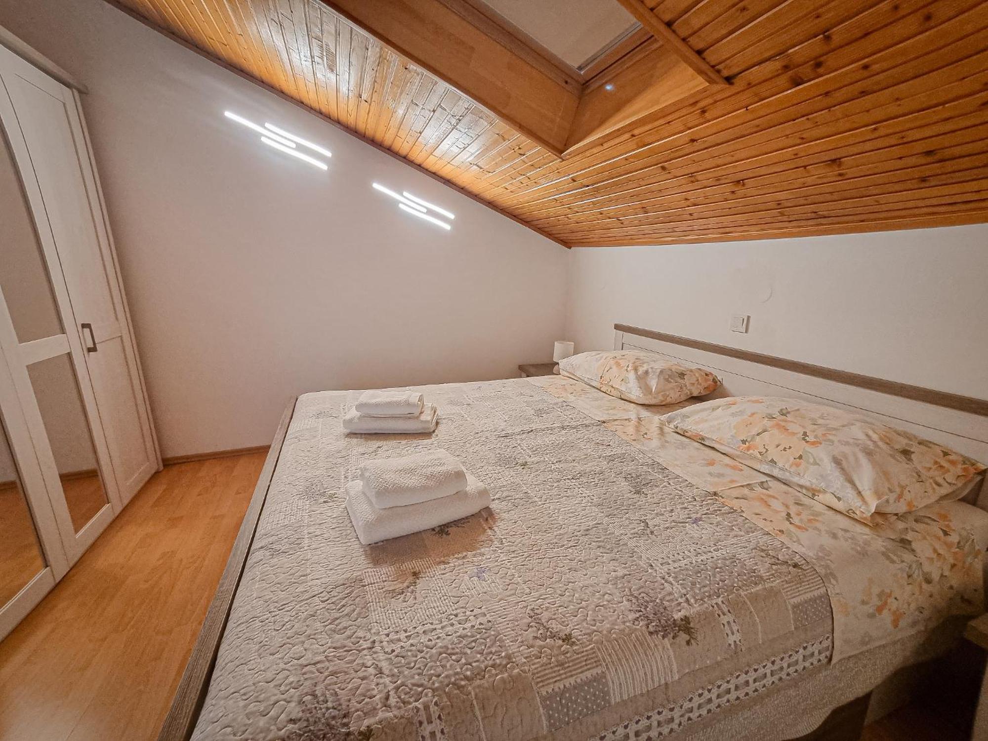 Apartments Marija Nada Malinska Ngoại thất bức ảnh